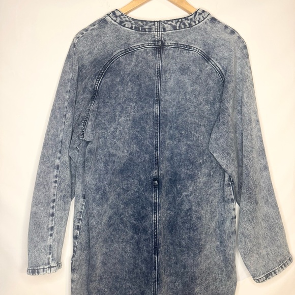 BDG Acid Washed Riviter Denim Long Sleeved Jumpsuit Size Small Blue - Picture 7 of 9